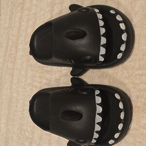 Sharklas  Design Black Slip-On Shoes